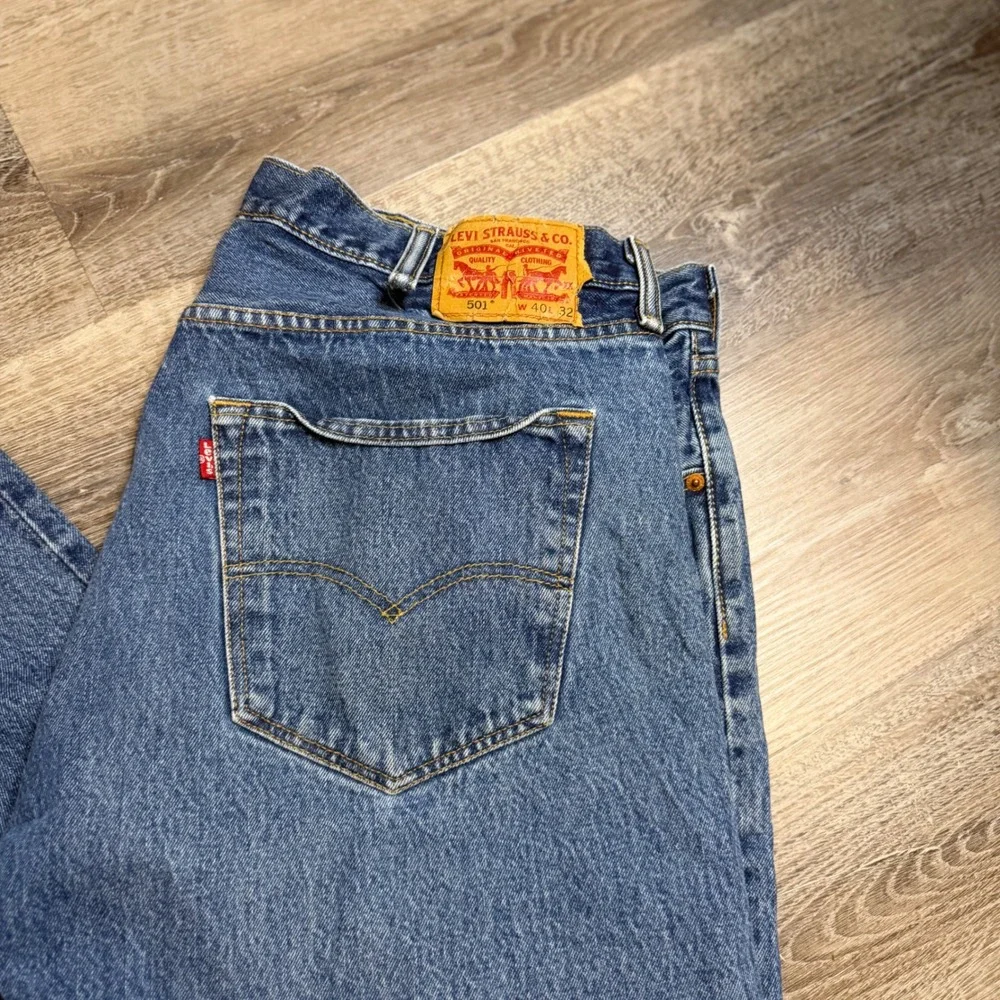 Levis 501 Original Fit Mens Jeans 40x32 Medium Wash Blue Straight Leg Button Fly